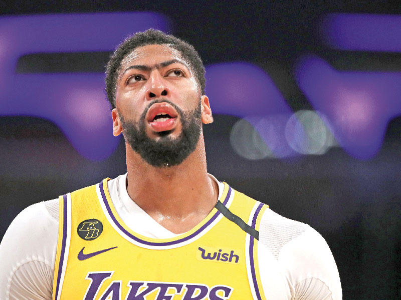 لاعب الليكرز ديفيس