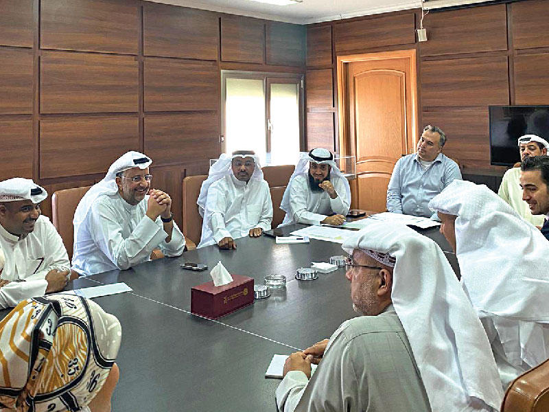 جانب من اجتماع مسؤولي «الصحة» و«المالية»