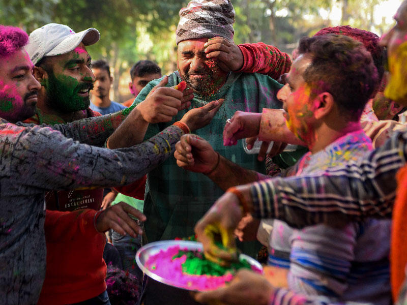 مظاهر الاحتفال بمهرجان هولي الهندي