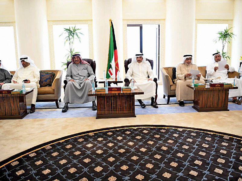 الغانم والخالد والروضان والناصر خلال اجتماع السلطتين أمس (تصوير عبدالله الخلف)