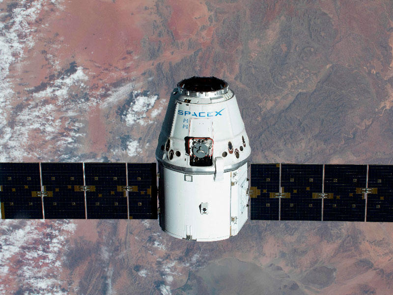 «سبيس إكس» للعلماء: أقمارنا لن تحجب النجوم