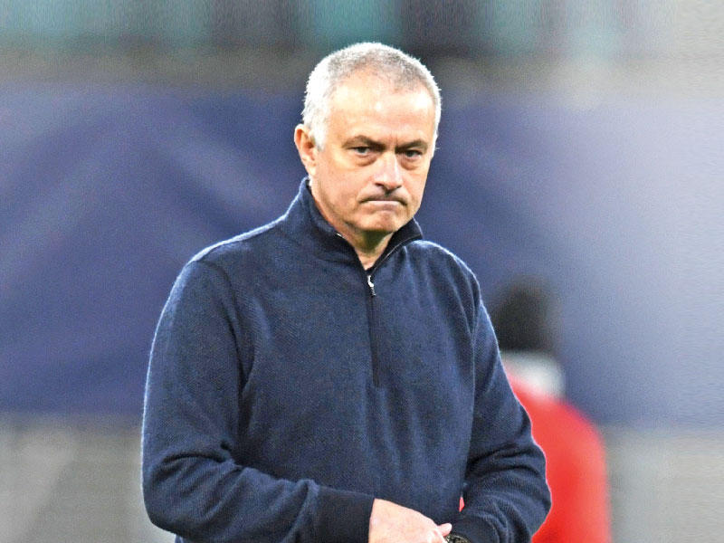 جوزيه مورينيو المدير الفني لفريق توتنهام الإنكليزي 