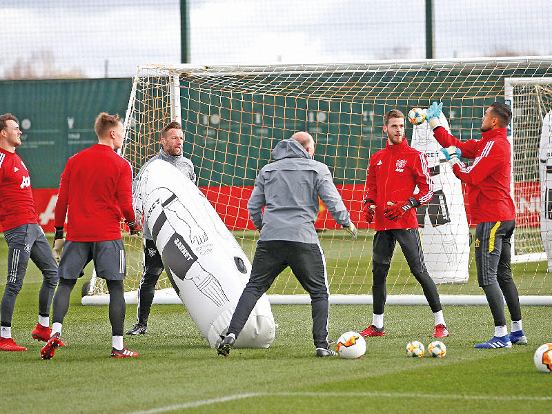جانب من تدريبات مان يونايتد استعداداً لمواجهة لينتس