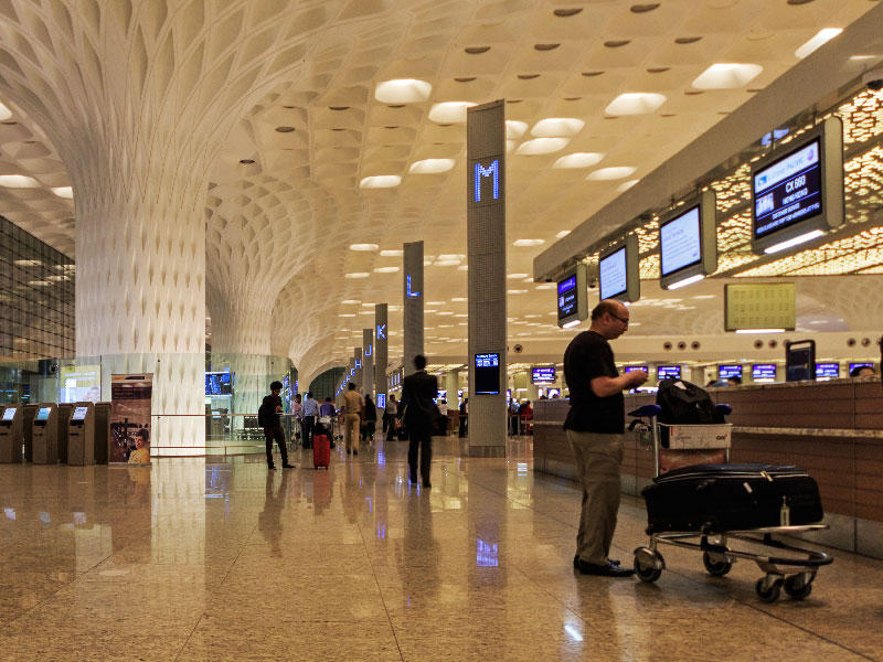 مطار شيفاقي الدولي في الهند