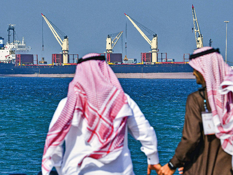 الإمارات تنضم إلى السعودية في زيادة إنتاج النفط 