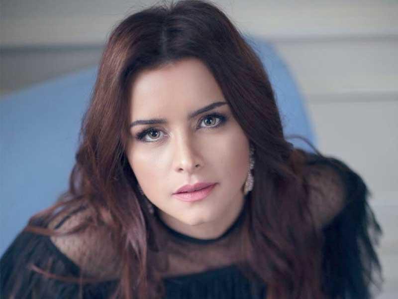 النجمة اللبنانية نور 