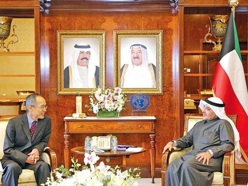 وزير الخارجية الشيخ د. أحمد الناصر يستقبل سفير اليابان لدى الكويت أمس