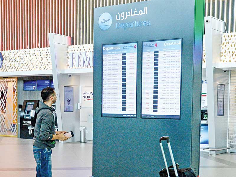 لوحة مواعيد الطائرات في «t4» تشير لإلغاء معظم الرحلات 