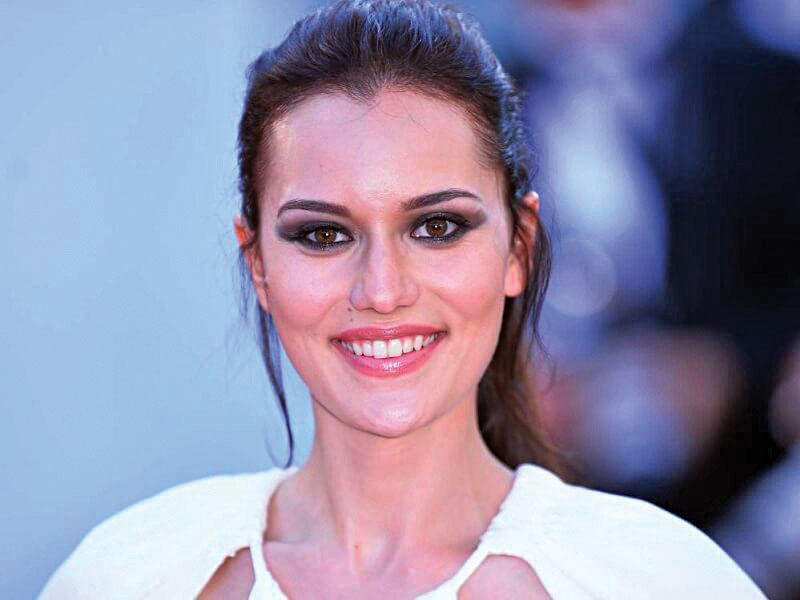 النجمة التركية ​فهرية أفجين​ 