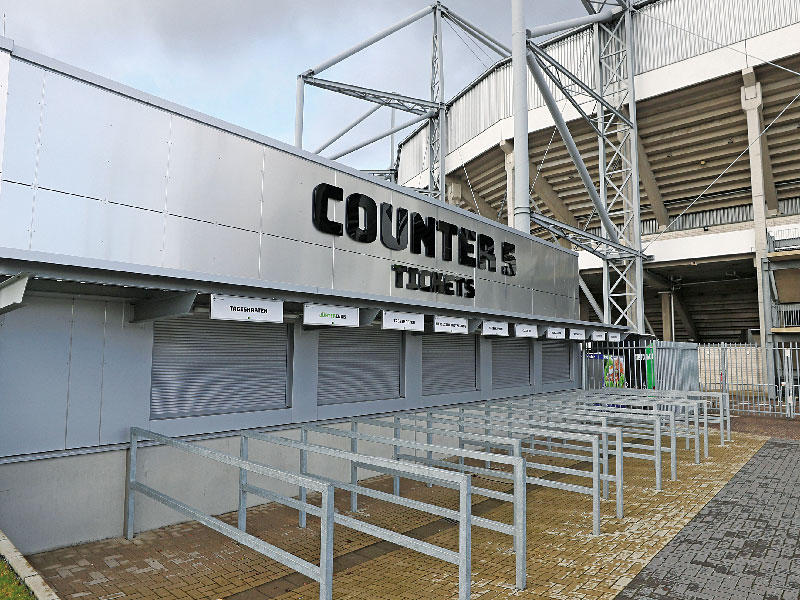 شباك تذاكر نادي بروسيا مونشنغلادباخ يبدو مغلقاً بعد قرار السلطات الألمانية بإيقاف النشاط