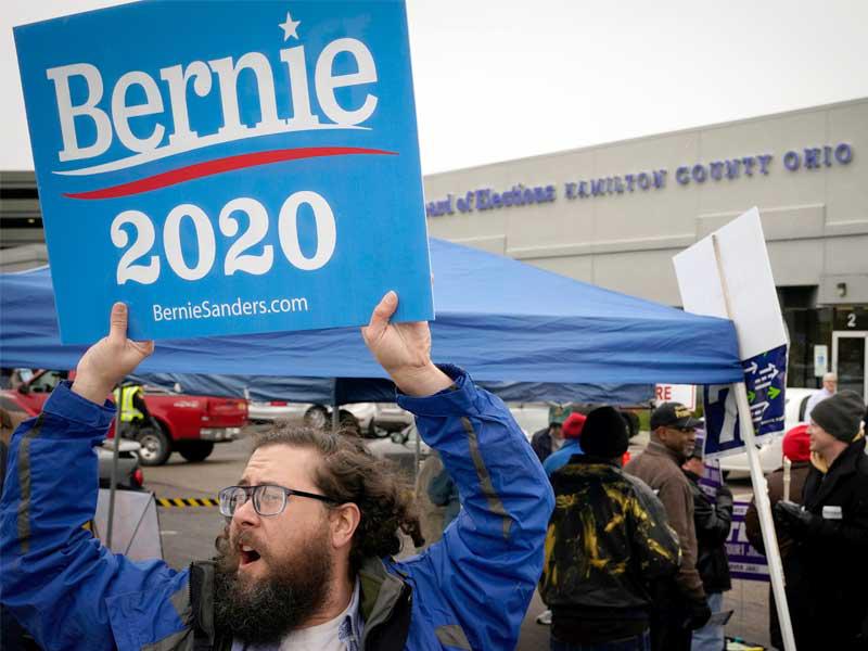  مؤيد لساندرز بمدينة سينسيناتي في أوهايو (رويترز)