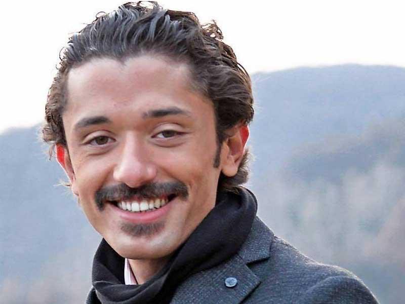  الفنان كريم محمود عبدالعزيز