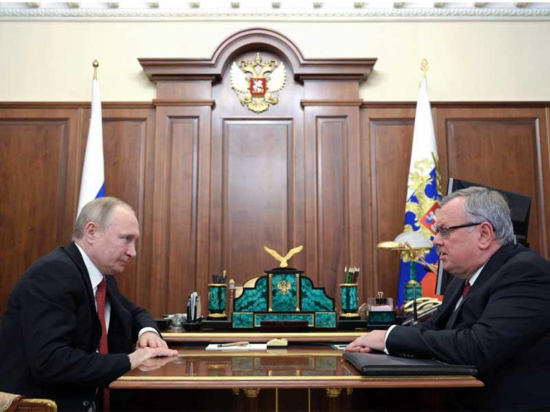 اجتماع الرئيس الروسي فلاديمير بوتين الذي يكشف فيها عن خسائر روسيا