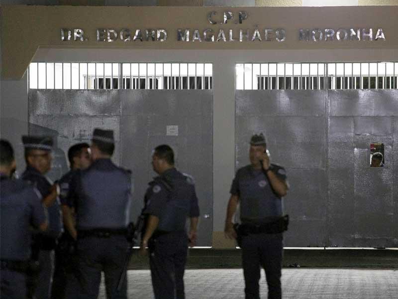 السلطات البرازيلية 