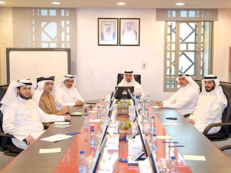  وزير العدل وزير الأوقاف والشؤون الإسلامية رئيس مجلس إدارة بيت الزكاة المستشار د. فهد العفاسي مترئساً الاجتماع