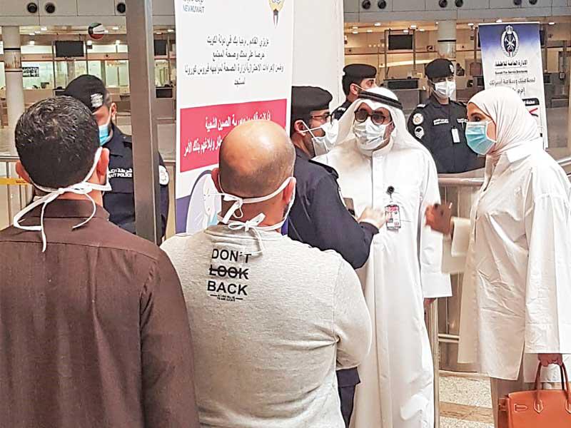  وزيرة الشؤون الاجتماعية وزيرة الدولة للشؤون الاقتصادية مريم العقيل تشرف على إجراءات مغادرة المبعدين