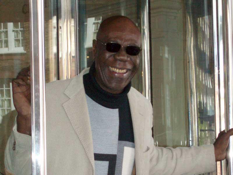 عازف الساكسفون الشهير مانو ديبانغو