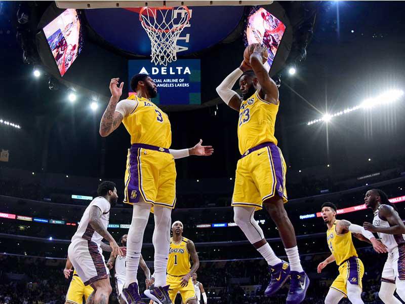 ليبرون جيمس في إحدى مباريات الدوري الأميركي للمحترفين