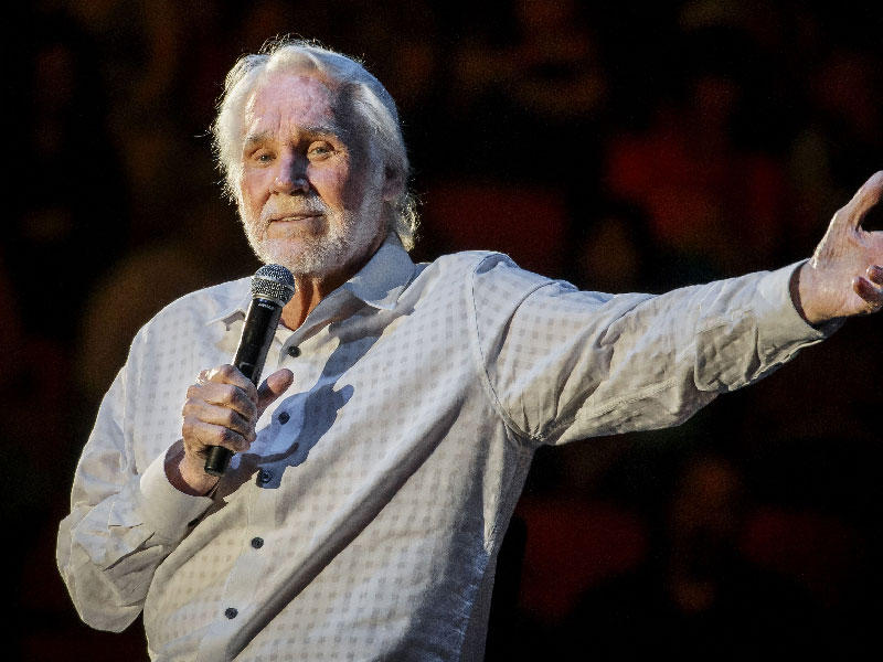 مغني الكانتري كيني روجرز