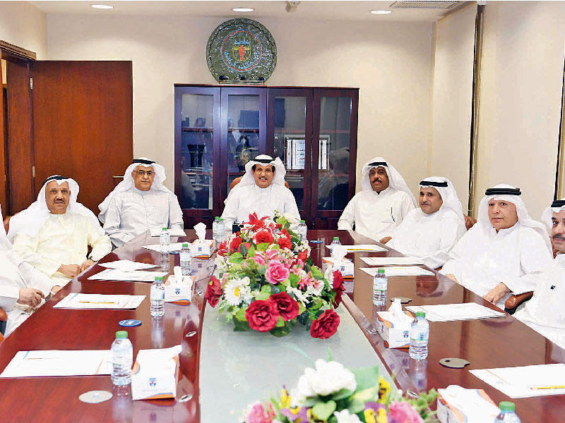 جانب من اجتماع سابق للأندية في نادي كاظمة