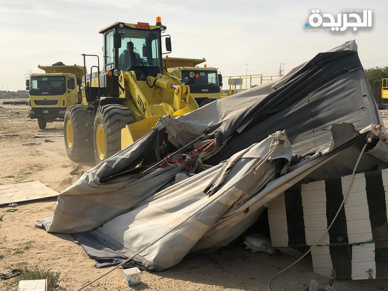 آليات البلدية تزيل المخيمات