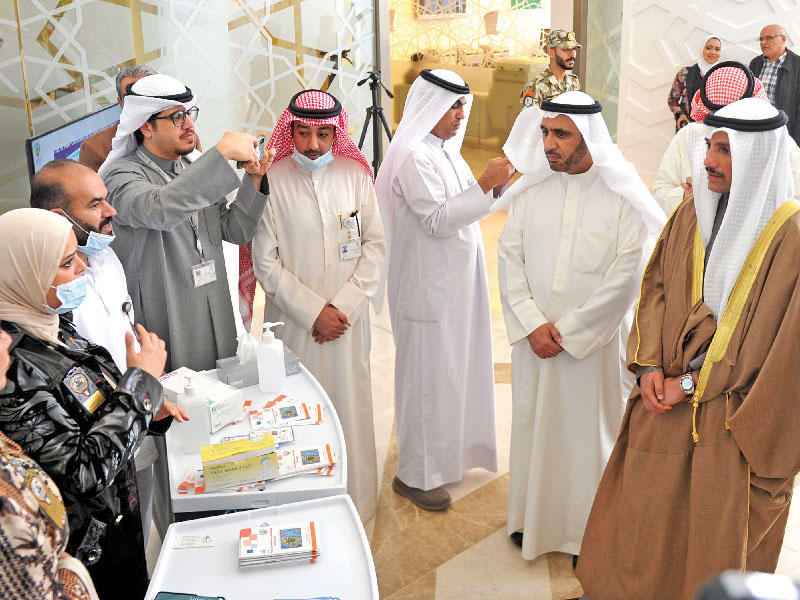 الغانم متفقداً الحملة التوعوية عن فيروس كورونا في مجلس الأمة   (أرشيف) 