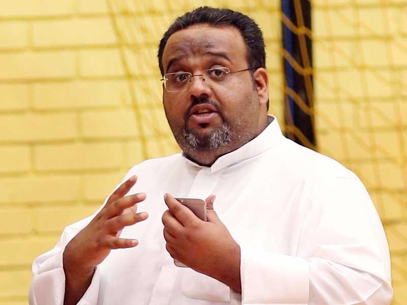 مدير لعبة الكرة الطائرة بنادي القادسية وليد الدمخي 