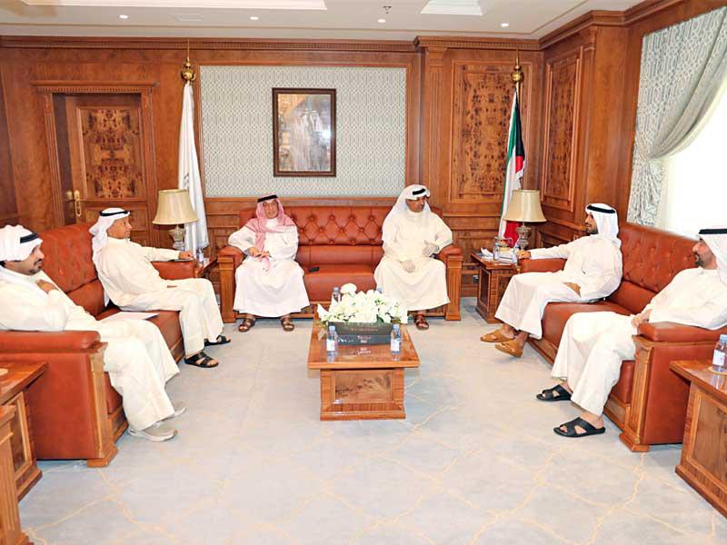 جانب من اجتماع اللجنة الثلاثية المشكلة من الهيئة العامة للرياضة، ووزارة الصحة، واللجنة الأولمبية الكويتية