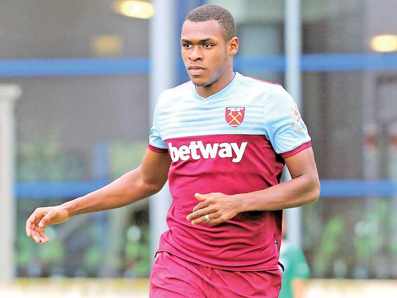  المدافع الفرنسي عيسى ديوب