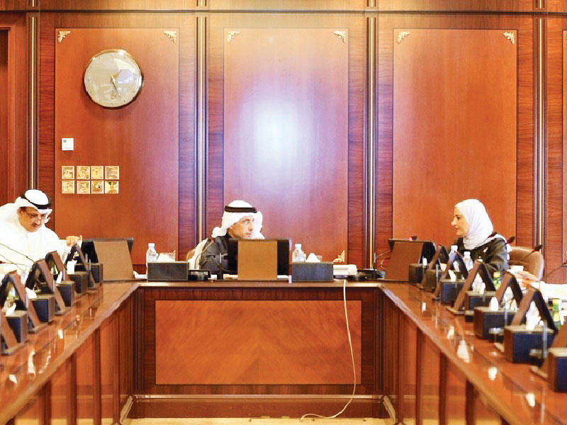 الناصر مترئسا الاجتماع امسn