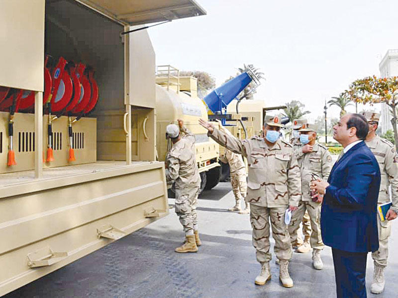 السيسي يتفقد معدات عسكرية للتطهير والتعقيم أمس الأول           (متحدث الرئاسة)