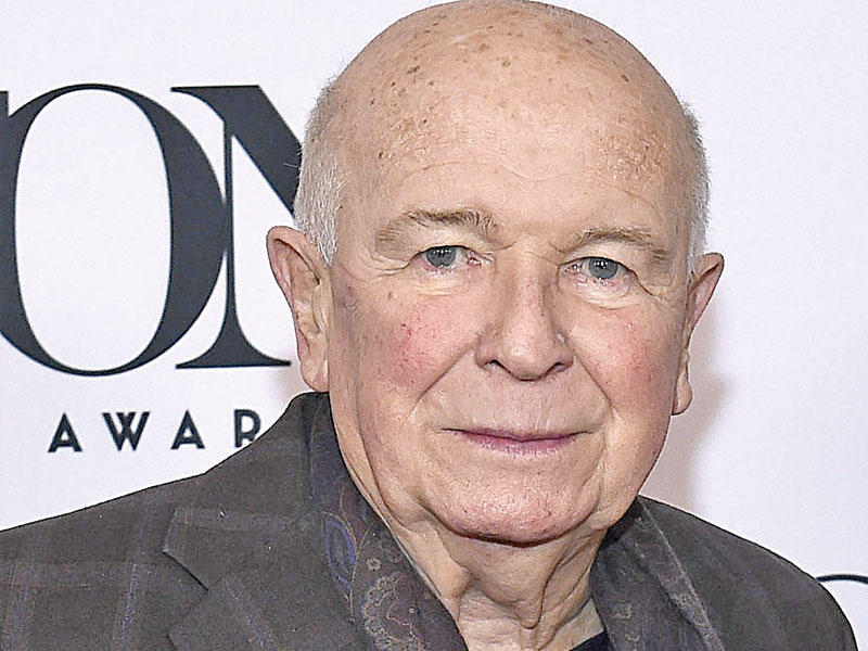 الكاتب المسرحي الأميركي تيرنس ماكنالي 