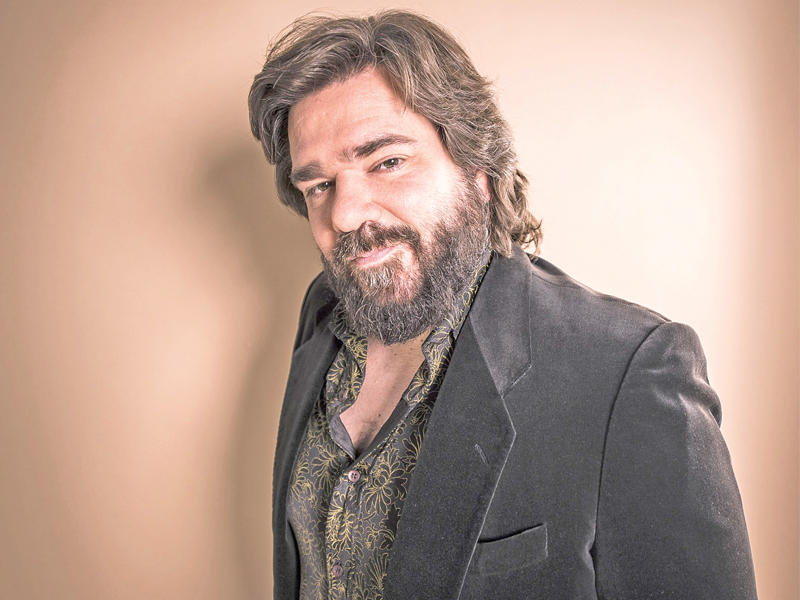 أحد أبطال الموسم الثاني من مسلسلها What We Do in the Shadows مات بيري