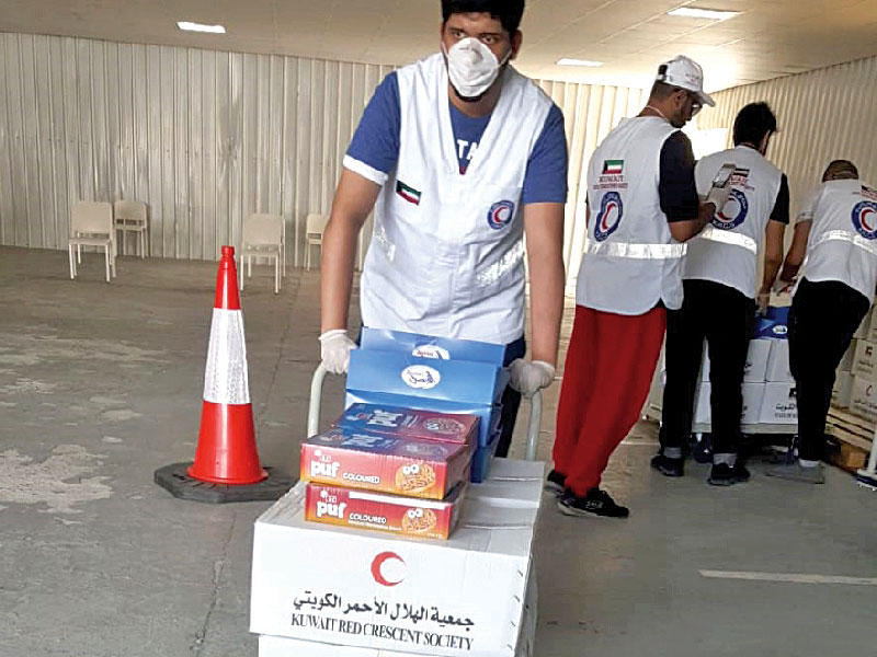 جانب من حملة «ساعد تسعد»