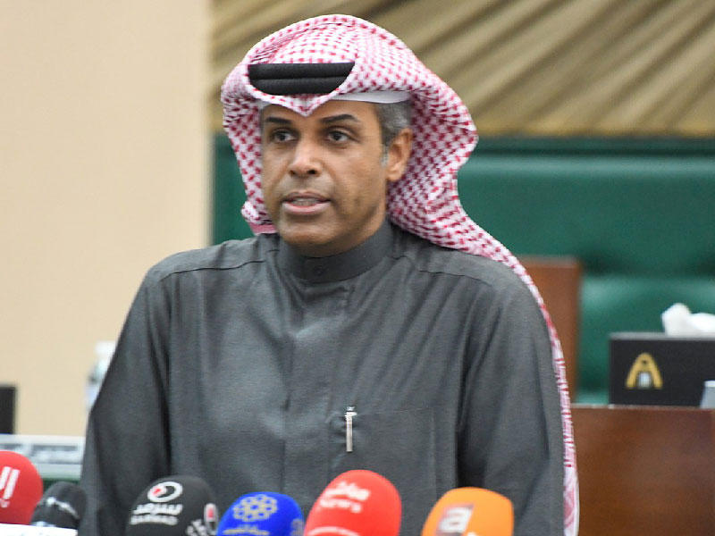 وزير النفط وزير الكهرباء والماء بالوكالة nد. خالد الفاضل