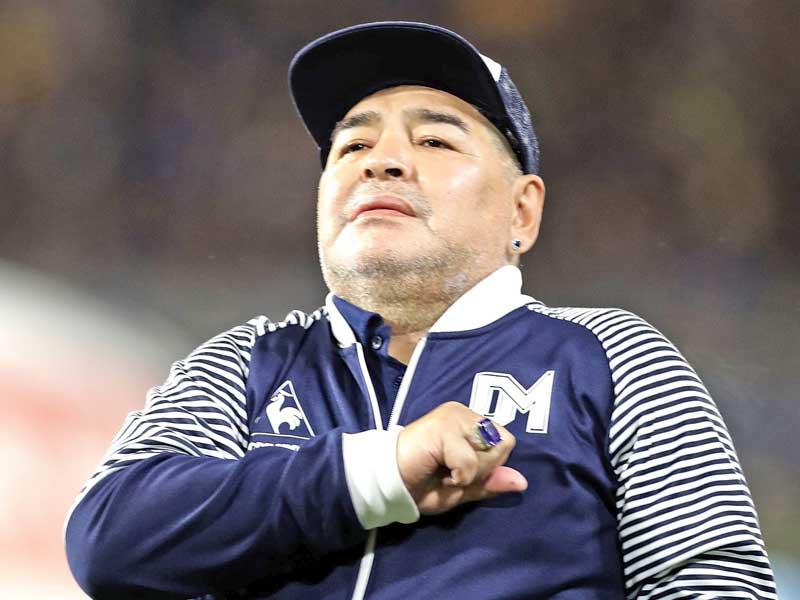  أسطورة كرة القدم الأرجنتينية  دييغو أرماندو مارادونا،