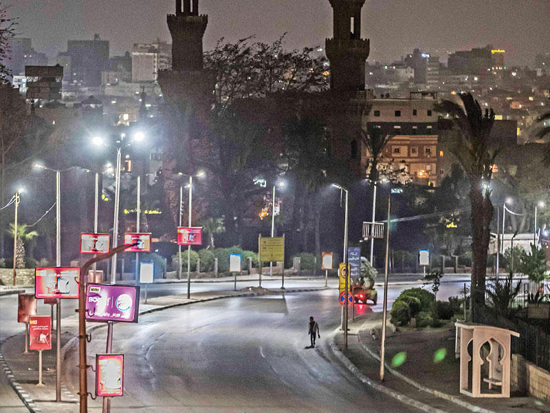 شارع صلاح سالم في القاهرة خالياً ليلاً         (أ ف ب)