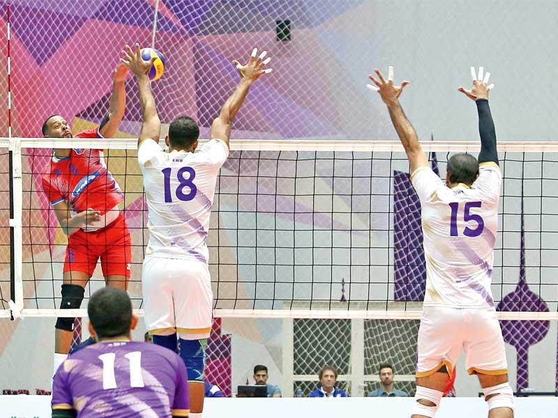 رولاند أبريو يصوب على الخصم في لقاء سابق