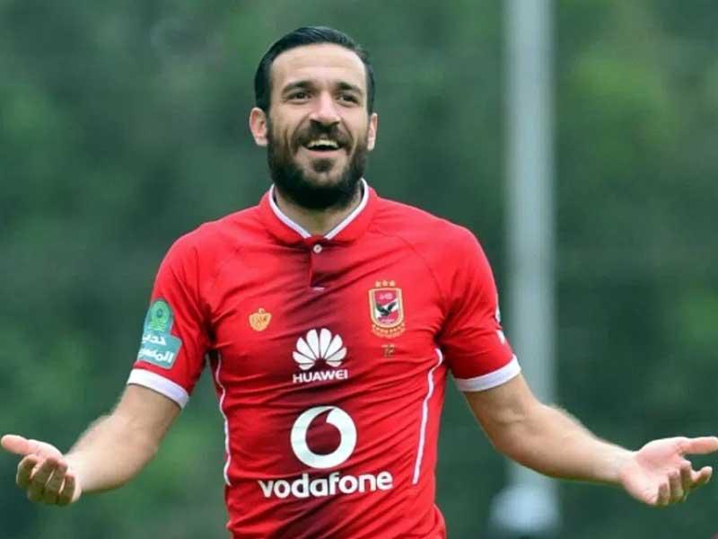لاعب النادي الاهلي التونسي علي معلول