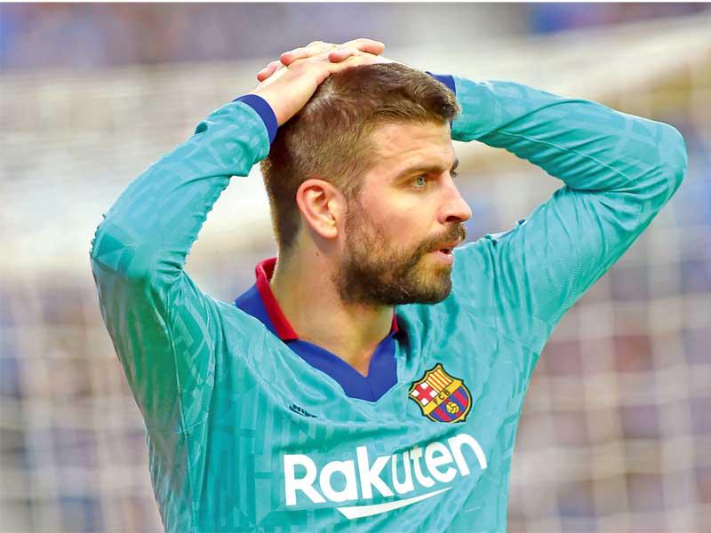 مدافع برشلونة الإسباني جيرارد بيكيه