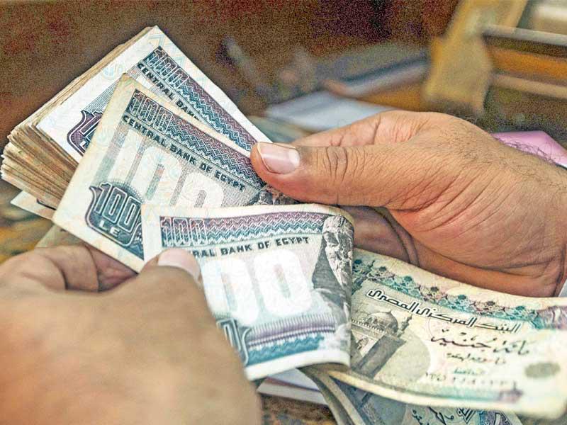 «المركزي» يضع حداً للسحب والإيداع في البنوك