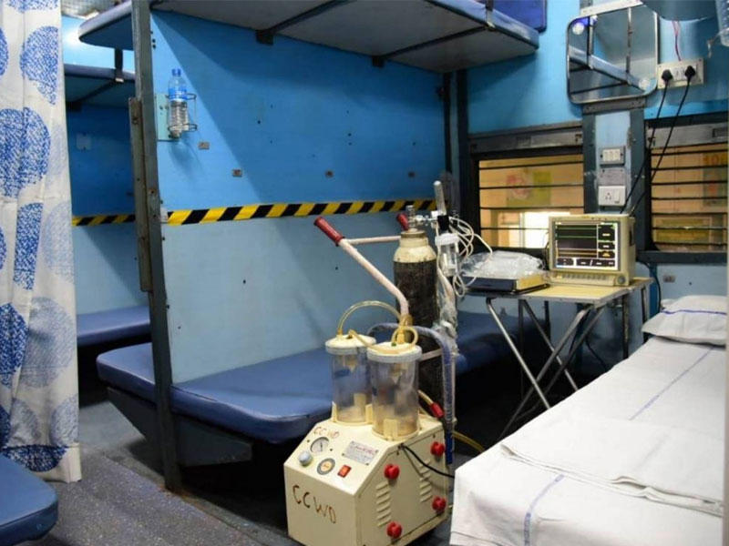 احدي عربات القطارات التي تم تجهيزها كعنبر عزل صحي للمرضى المصابين بفيروس كورونا