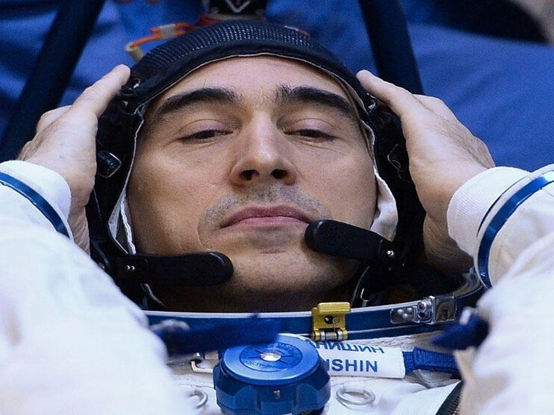 قائد طاقم المركبة رائد الفضاء الروسي أناتولي إيفانيشين