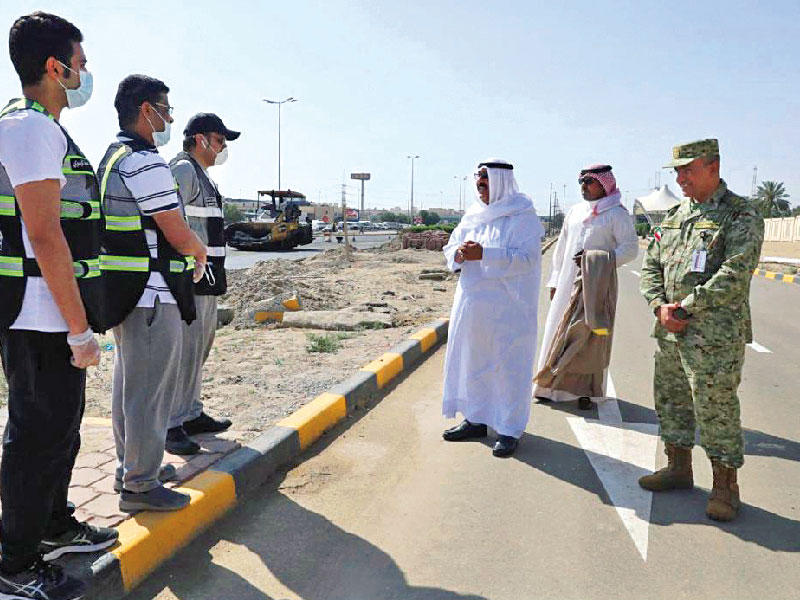 مشعل الأحمد خلال حديثه مع مهندسي «الأشغال»