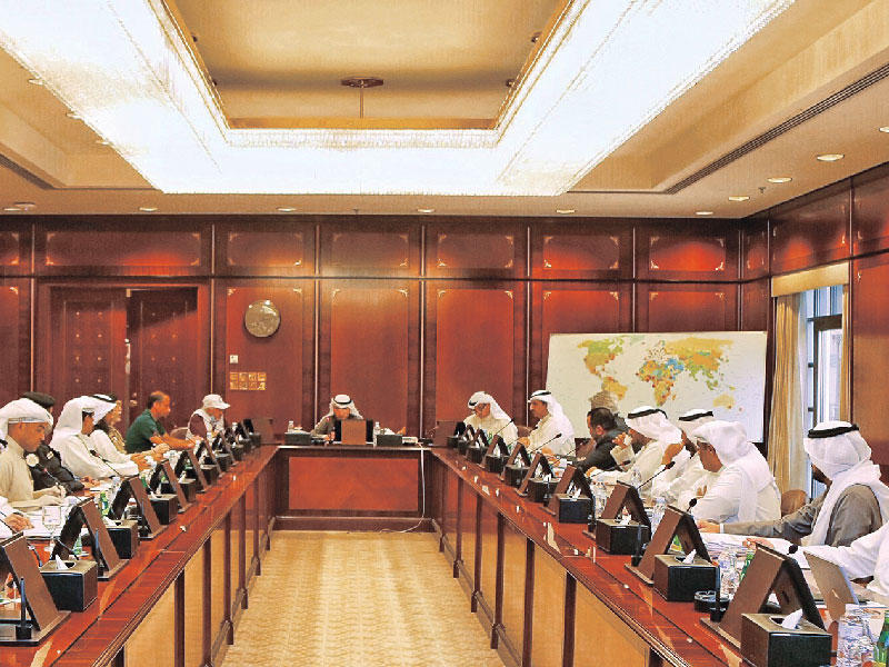 الناصر مترئساً الاجتماع أمس الأول