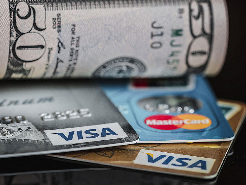 بنوك تؤجل سداد القروض الاستهلاكية والمقسطة والبطاقات لجميع عملائها n