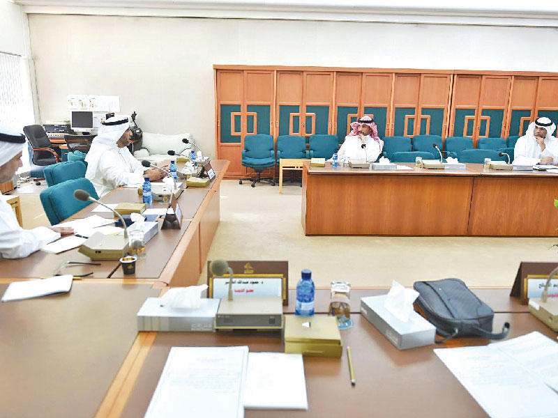 الغانم حاضراً اجتماع «التعليمية»