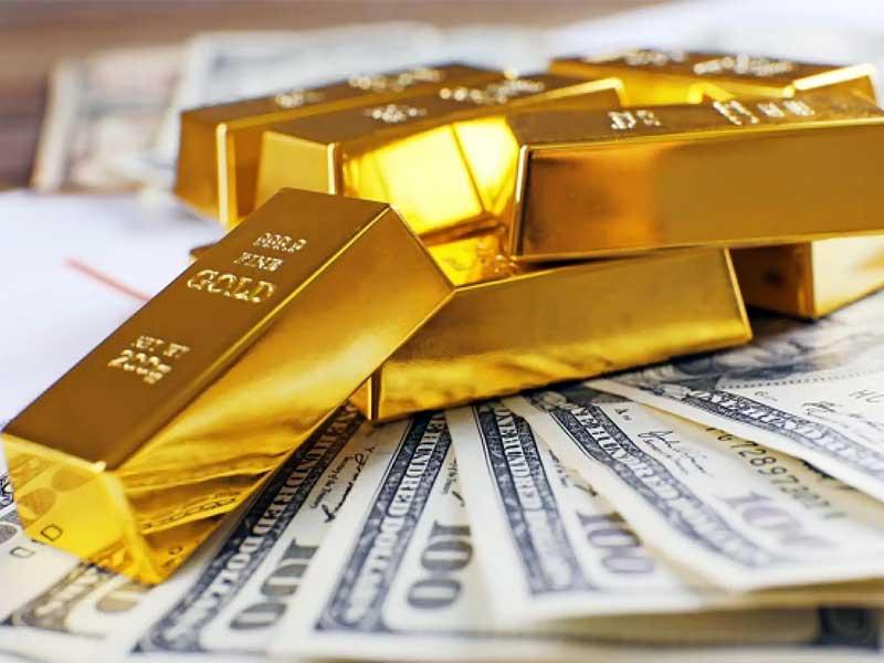 الذهب يهبط مع تفضيل المستثمرين للسيولة