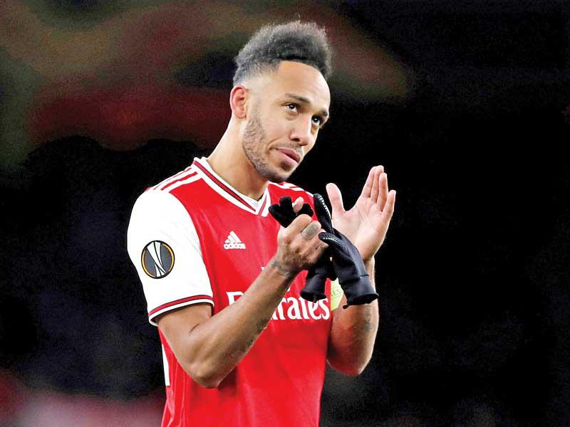  النجم الغابوني الدولي بيير إيميريك أوباميانغ