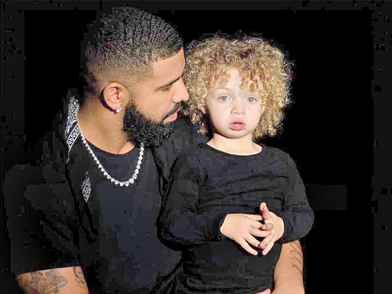 الفنان درايك وابنه أدونيس